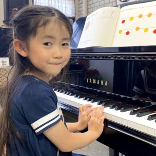 福井県敦賀市清水町の音楽教室スペース♭フラットピアノ教室の子供のピアノ個人レッスン