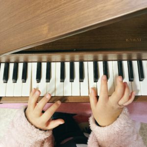 3歳でもピアノが習える福井県敦賀市清水町のピアノ・ヴァイオリン音楽教室スペースフラットピアノ教室